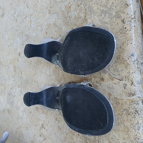 Sandals size 9 Medium width 3 inch height silver with gold trim - Picture 3 of 4